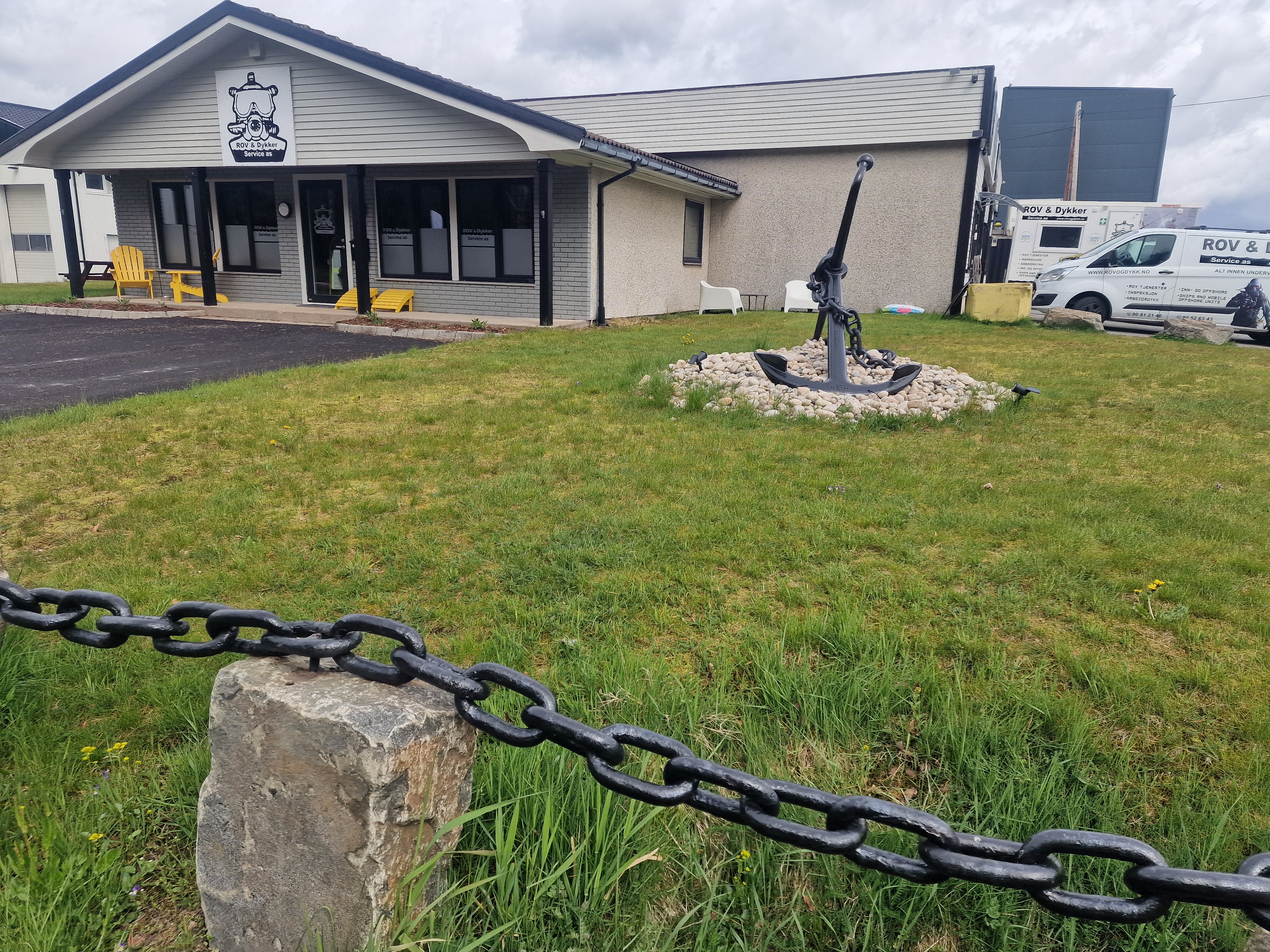 Fasaden på Kvavik-basen i Lyngdal